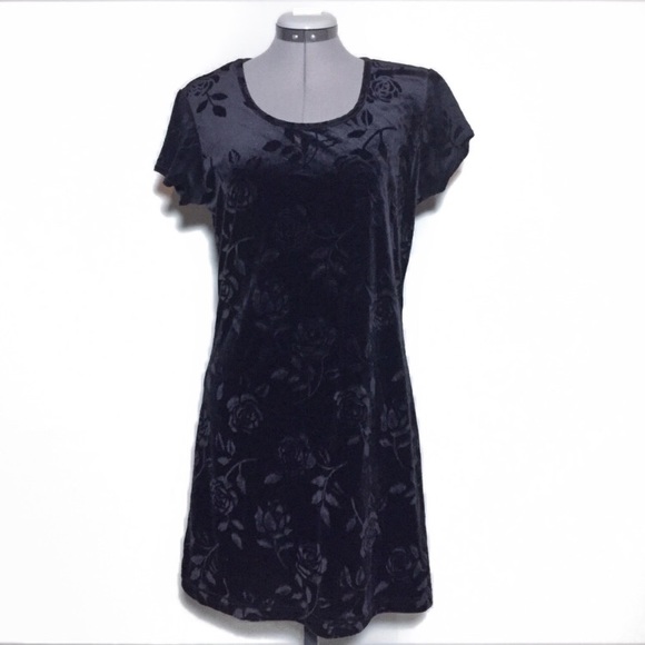 Knapp Studio Dresses & Skirts - Vintage Black Velvet Brocade Rose Dress